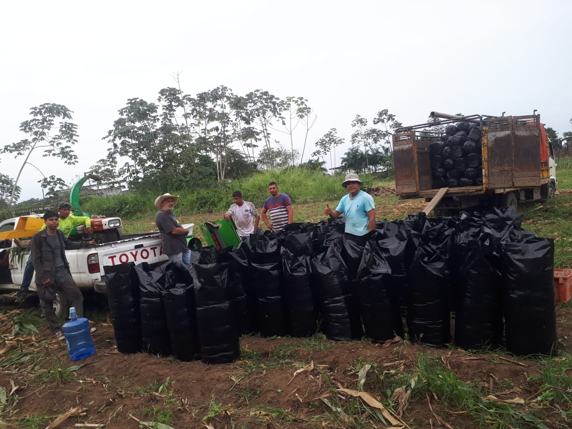 JuanElPerez68's tweet photo. En Milagro| De manera articulada realizamos con productores maiceros de milagro y ganaderos de salitre 200 fundas de ensilaje, que servirán como alternativa nutricional para ganado bovino  y reserva alimenticia en época  de necesidad
¡#JuntosLoLogramos ! https://t.co/0yHKtb6ckD