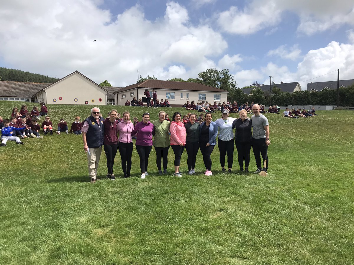 AmandaHanrahan5's tweet photo. Today 6th class played the staff in a game of rounders! Both teams played well and in the end it was a draw…Great fun was had by all including the supporters! @BallaghkeeneNS https://t.co/eKhocICvH3