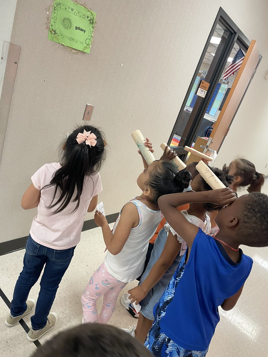 Vchatman3's tweet photo. Our astronomers did a little star gazing and found their vocabulary words! 🤩💫@IntotheFuture22 @Magrill_AISD @Jones_AISD https://t.co/vtosLJBuEI