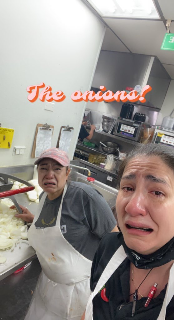 shelliwolf's tweet photo. Recognizing Martha @ #teamstreamwood for owning her 1st degree behavior and jumping 2 fry 2 help set up the line when my morning cook couldnโt come in! She has helped bring back guests &makes playing restaurant fun! #chilislove @Chilis @GumpMike @NicholasBPaxton #cryingoveronions https://t.co/kJ16tbMiKr