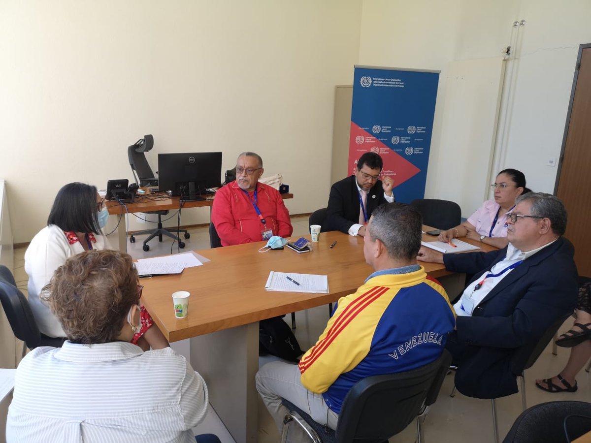Mtulio21's tweet photo. Hoy #09dejunio realizamos reunión de seguimiento Foro de Diálogo Social junto a la Directora  @andremh21 y Amanda villatoro de @ILOACTRAV fortaleciendo el amplio diálogo que se desarrolla en nuestra Patria. @cbolivariana   @CentralASI @SoyCTV 
China 
Putin
Donald Trump
FIFA
Zoom https://t.co/5YZL9g6Q9C