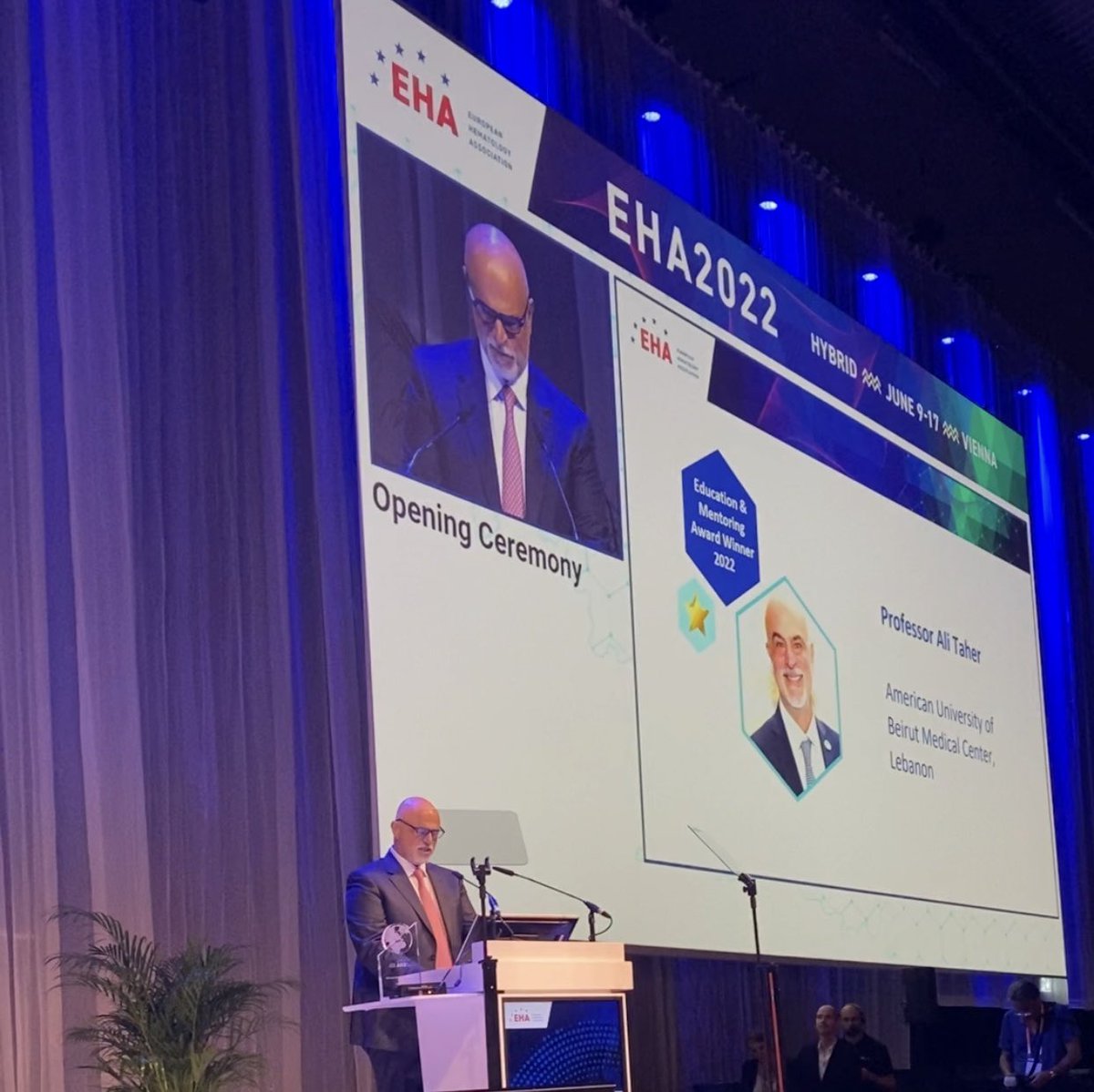 Straight from #EHA2022 !
Congratulations <a href="/AliTaherMD/">Ali Taher</a> for Education &amp; mentoring award ! What an inspiring speech! Very well deserved 🇱🇧