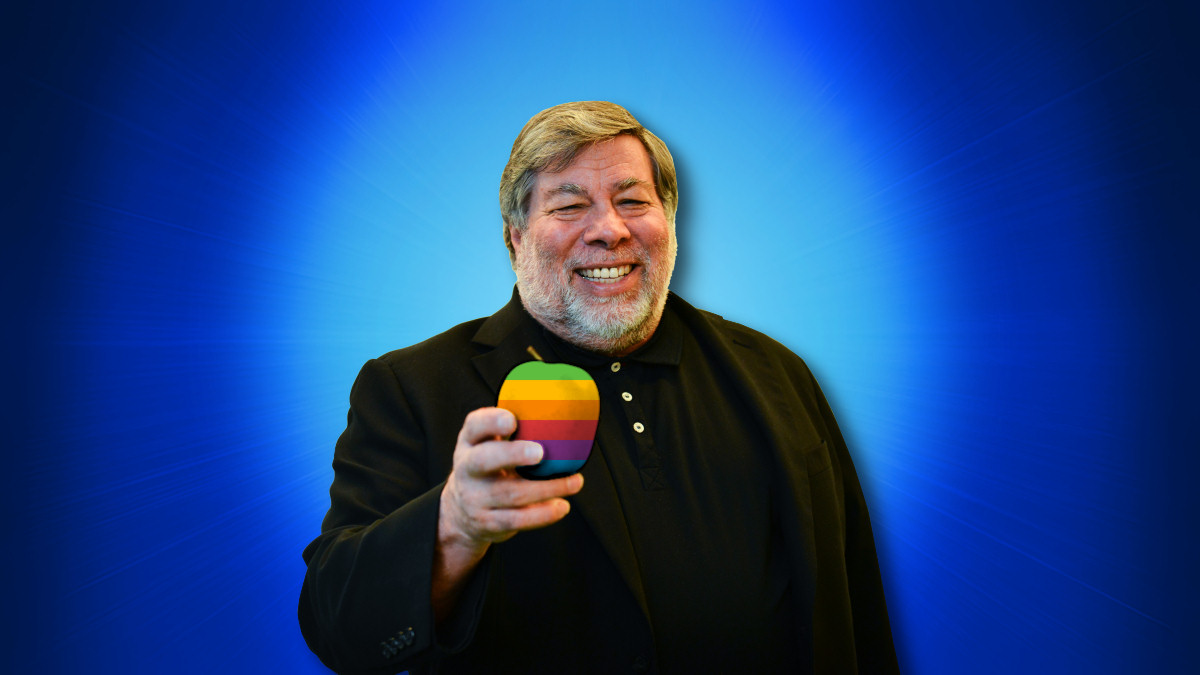 Since the Apple II launched 45 years ago, and I also caught up with its creator, Steve Wozniak (<a href="/stevewoz/">Steve Wozniak</a>), who I interviewed for <a href="/howtogeek/">How-To Geek</a>:

howtogeek.com/809165/steve-w…

He talked the role video games played in crafting the Apple II, Steve Jobs, things he'd do differently, and more