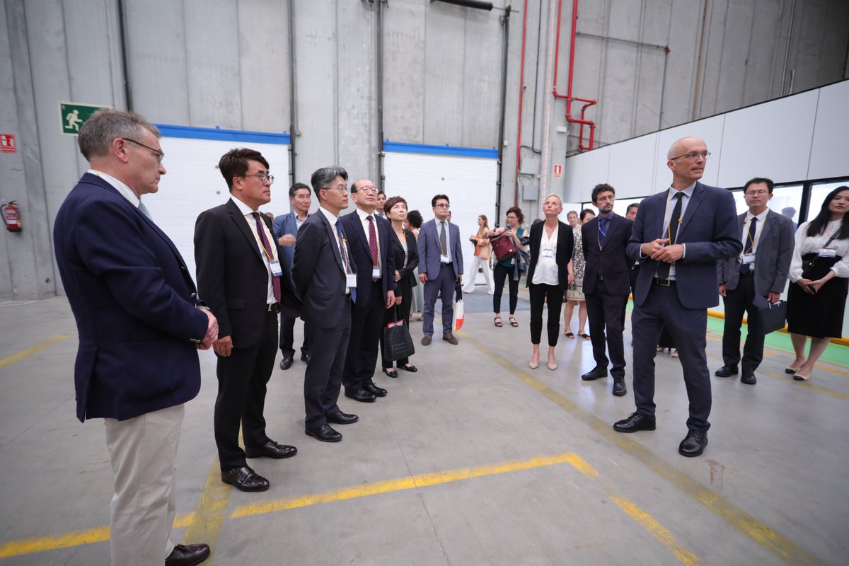 El B2B Logistics #Busan #Barcelona Hub comença a operar! 🙌

Amb el port de #Busan (Corea), <a href="/FMLogistic/">FM Logistic Group</a> i #TaewoongLogistics reforcem el paper del #Port com a punt d’entrada dels productes coreans al sud d’#Europa i el nord d’#Àfrica