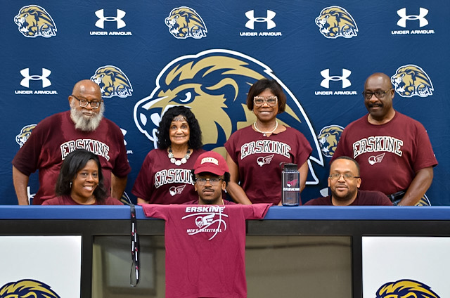 LCALionsSports's tweet photo. SIGNED ✔️
Help us celebrate Caleb Dixon! Caleb will  pursue his dream of playing college basketball at Erskine College in South Carolina next year.  Congratulations, Caleb! #onelion #basketball #signed #wearelcaseniors https://t.co/cwv4CWpmxZ