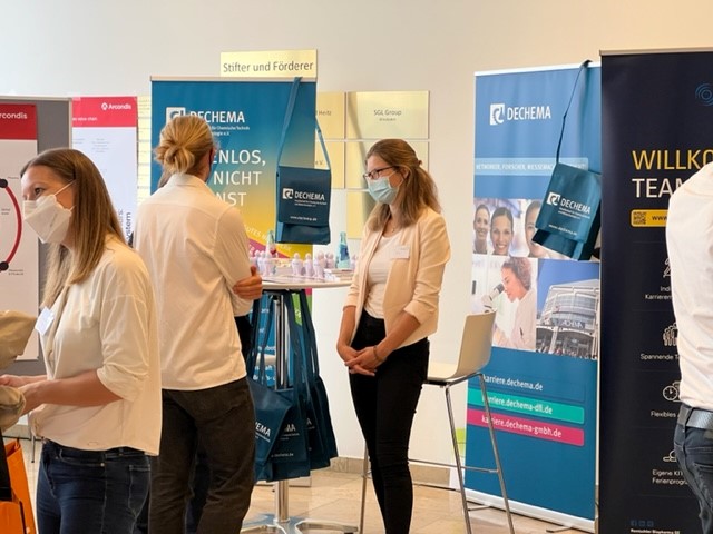 DECHEMA's tweet photo. Gestern war wieder ordentlich was los im #DECHEMA-Haus in #Frankfurt. Die von der btS e.V ausgerichtete #Karrieremesse #ScieCon fand erstmalig in Frankfurt am Main statt, nachdem die letzten vier ScieCons digital Erfolge feierten. #LifeScience #jobs https://t.co/bEB720fnSj
