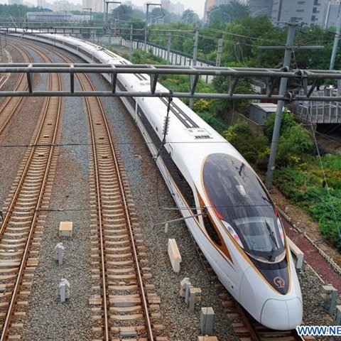 ChinaEmbinCH's tweet image. #China&apos;s high-speed rail network hit 40,000-km mark by end of 2021, reaching out to 93% of domestic cities with a population of over 500k: National Railway Administration

Over the past decade, cumulative railway fixed-asset investment has topped 7 trillion yuan ($1.05 trillion).