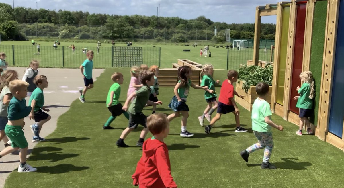 St_MichaelsRC's tweet photo. Reception have also played sock football, hula hoops, hopscotch and “What time is it Mr.Wolf?” all part of @antanddec Propa Happy Playtime Power with @NSPCC #TheBigBreaktime @NSPCC 💚 https://t.co/uvElhkoBN6