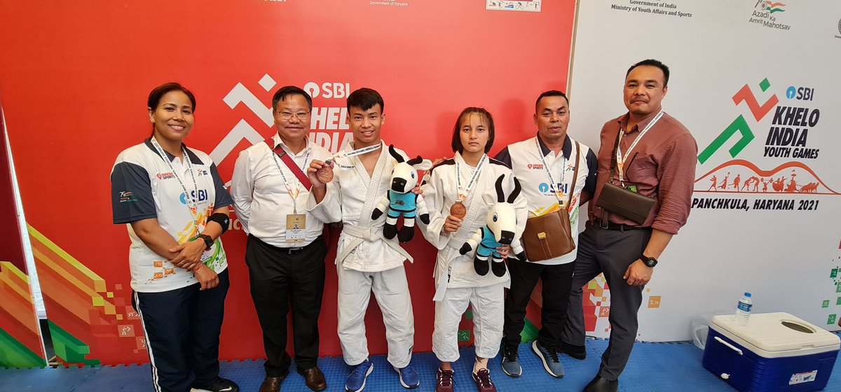 YAS_Manipur's tweet photo. Ningthoujam Rohit Singh (-50 kg) and Mutum Roshibina (-44kg) of Manipur's Judo team added two Bronze medals at Khelo India Youth Games, Haryana today on the first day of Judo event.

@NBirenSingh @KonthoujamG 

#Manipur #Judo #KheloIndiaYouthGames https://t.co/DWfenrm3uI
