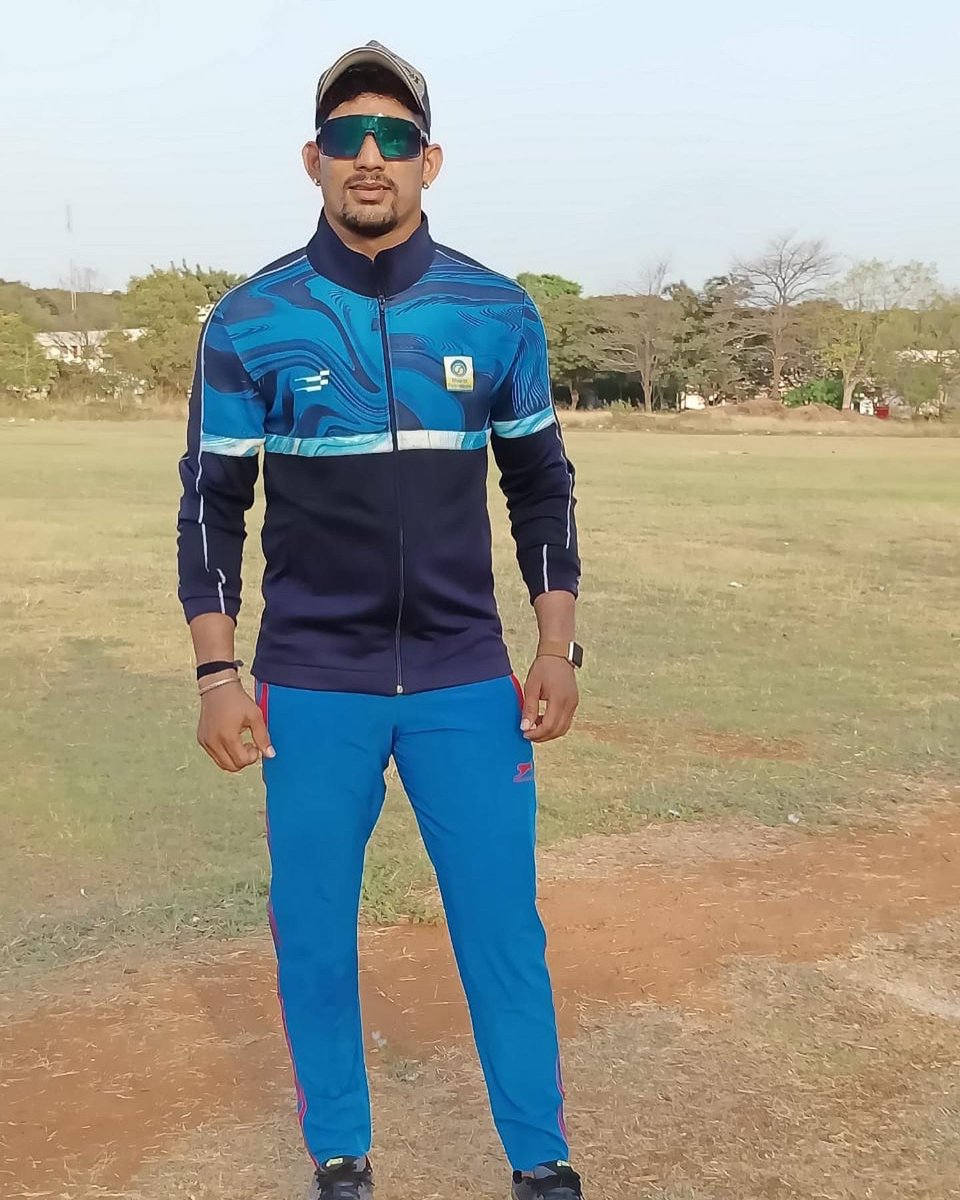 RishankDevadiga's tweet photo. Everything looks good with confidence😎
#Fitness #Style #GroundWorkout https://t.co/c4udAkzFZP