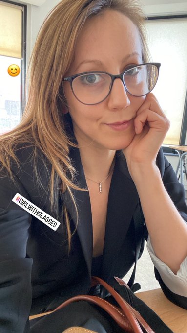 👩&zwj;🏫 Bon week-end &hearts;️ https://t.co/oOgOr53SOO