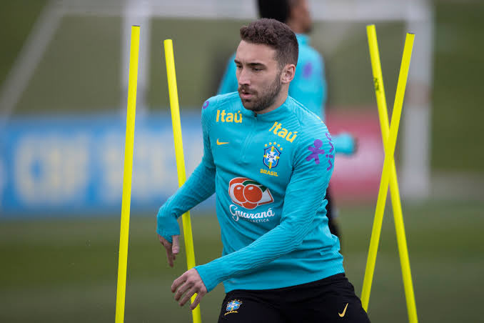 West Ham are planning a move for Red Bull Bragantino defender Leo Ortiz in a deal worth around £8m.

The Hammers’ are currently in talks with the 26-year-old’s agent, Paulo Pitombeira.

(via <a href="/MailSport/">Daily Mail Sport</a>)