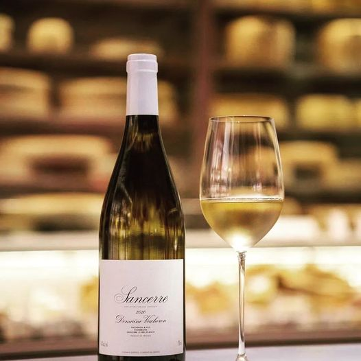 vinoteka13's tweet photo. Domaine Vacheron is one of Sancerre’s elite properties, producing white and red Sancerre of amazing purity and definition. Sancerre Blanc 2020 #domainevacheron📷By @vilaviniteca 
#domainevacheron #sauvignonblanc #loirevalley #wineplace #winestore #vinoteka13 #vino13 #lhrwine #lhr https://t.co/6h1MhVwtYq