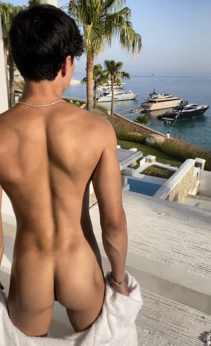 Me trying to get invited on a boat https://t.co/s9wFW9VJhi