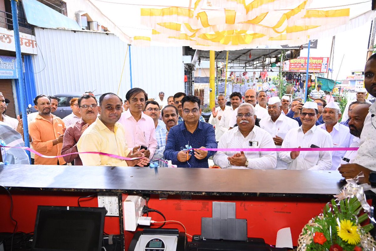 dintya15's tweet photo. First *BSNL CSC FTTH* connection Non-Bharatnet has made live at Umrale GP, Nashik MH, Inauguration has been done today by BSNL PGM Shri Nitin Mahajan along with Nashik BSNL Team.  BSNL PGM has appreciated the work done by CSC in Bharatnet project &amp; assured CSC for future support https://t.co/vq9l9V8Vws