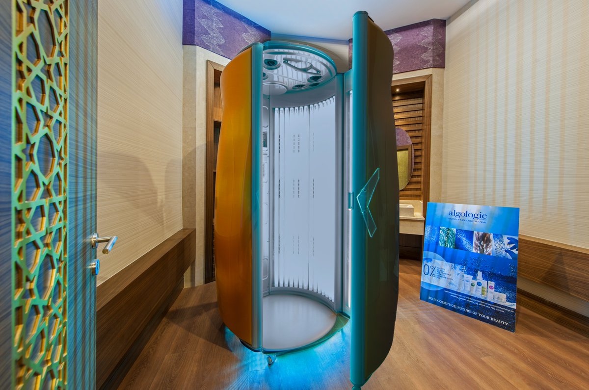 AkronesHotel's tweet photo. Dengeli ve sağlıklı bir şekilde bronzlaşmak için ton farklarından uzak, eşit  ve göz alıcı bir bronzluk sunun solaryum teknolojisi Aqua Munda Spa’da.

#bronzlaşma #bronzluk #güneşkremi #solaryum #dengelibircilt #ciltbakımı #spa https://t.co/GpnrVtsYnj