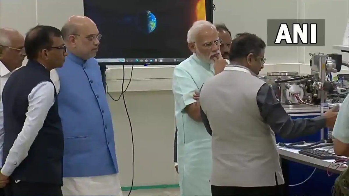 moneycontrolcom's tweet photo. Prime Minister Narendra Modi inaugurated and laid the foundation stone of multiple development projects worth about Rs 3,050 crores in Navsari, Gujarat.
#InPics 📸⬇️
https://t.co/LNrhbC5ebr
#PMModiInGujarat #ModiAt8 #Gujarat https://t.co/hOdbI0d7d6