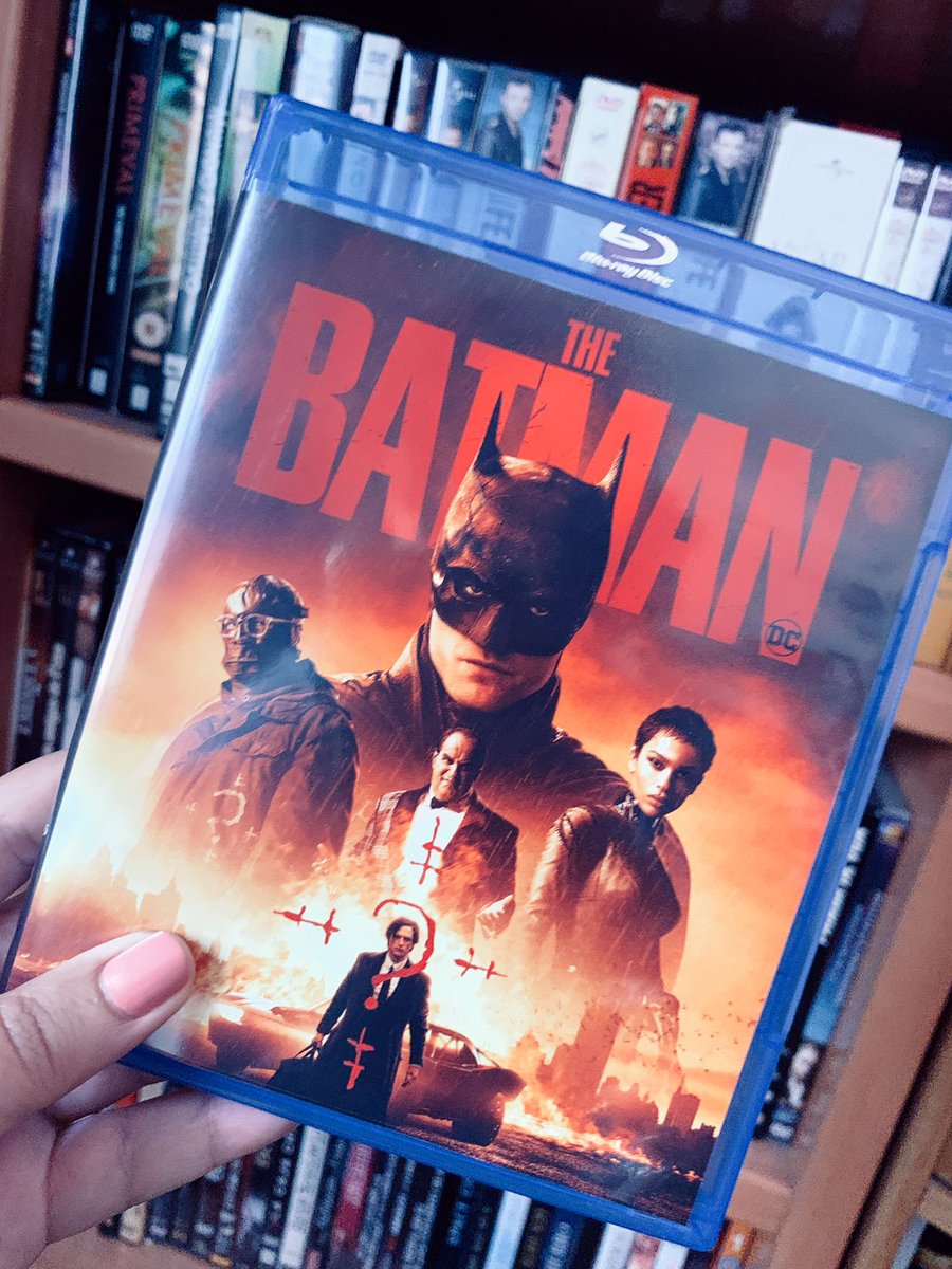 Por fin podemos disfrutar en formato físico de #TheBatman gracias a @ArviLicensing La primera aventura de Robert Pattinson como el caballero oscuro es un thriller de acción y misterio que nos traslada una vez más a Gotham. ¿La habéis visto ya?