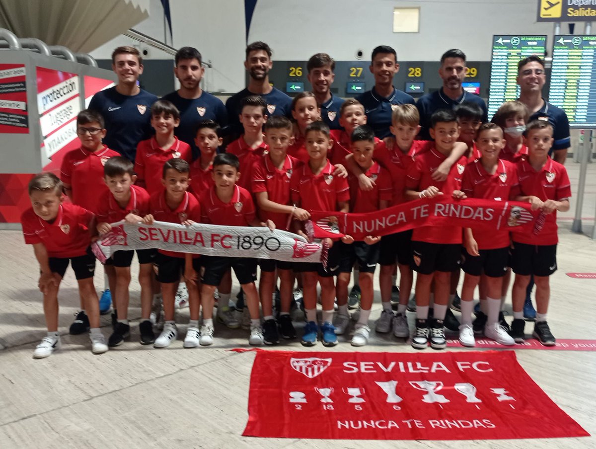 TORNEO |El #SevillaFCBenjB y el #SevillaFCPrebenjA, rumbo a Marsella para disputar el Torneo Internacional Pitchoun’s Cup.

¡A por todas, equipos! 💪⚪🔴⚪

#CanteraSevillaFC