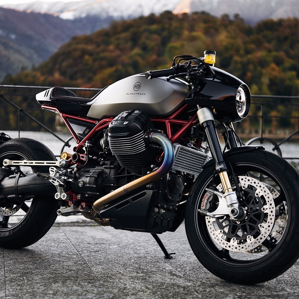 The BT-05 CENTO is a clear continuation of Blacktrack's values: building functional machines with a unique and elegant aesthetic.

It is entirely designed to offer a smooth and magical ride!

#blacktrack #blacktracklifestyle #blacktrackmotors #sachalakic #bt05 #caferacer
