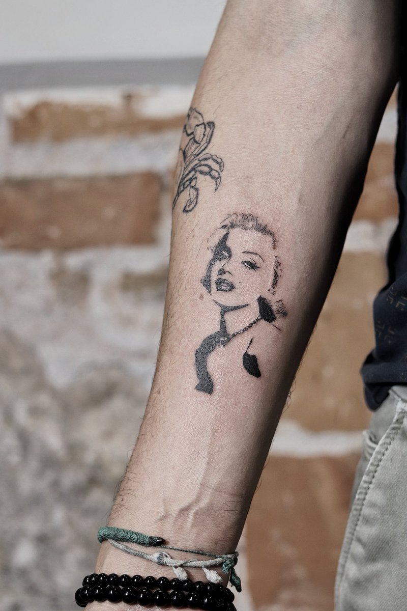 sandsbrands's tweet photo. Little silhouette of #marylinmonroe #tattoo made in @heartofmexicooficial
#sanmigueldeallende #wearetheheartofmexico
#tattoos #tattoolife #tatuadores #artesanal #tatuadoresmexicanos #ink  #tattoofestival #guanajuato #mexico  #fabricalaaurora #June #junio #marylinmonroetattoo https://t.co/ZXbQ74JysA