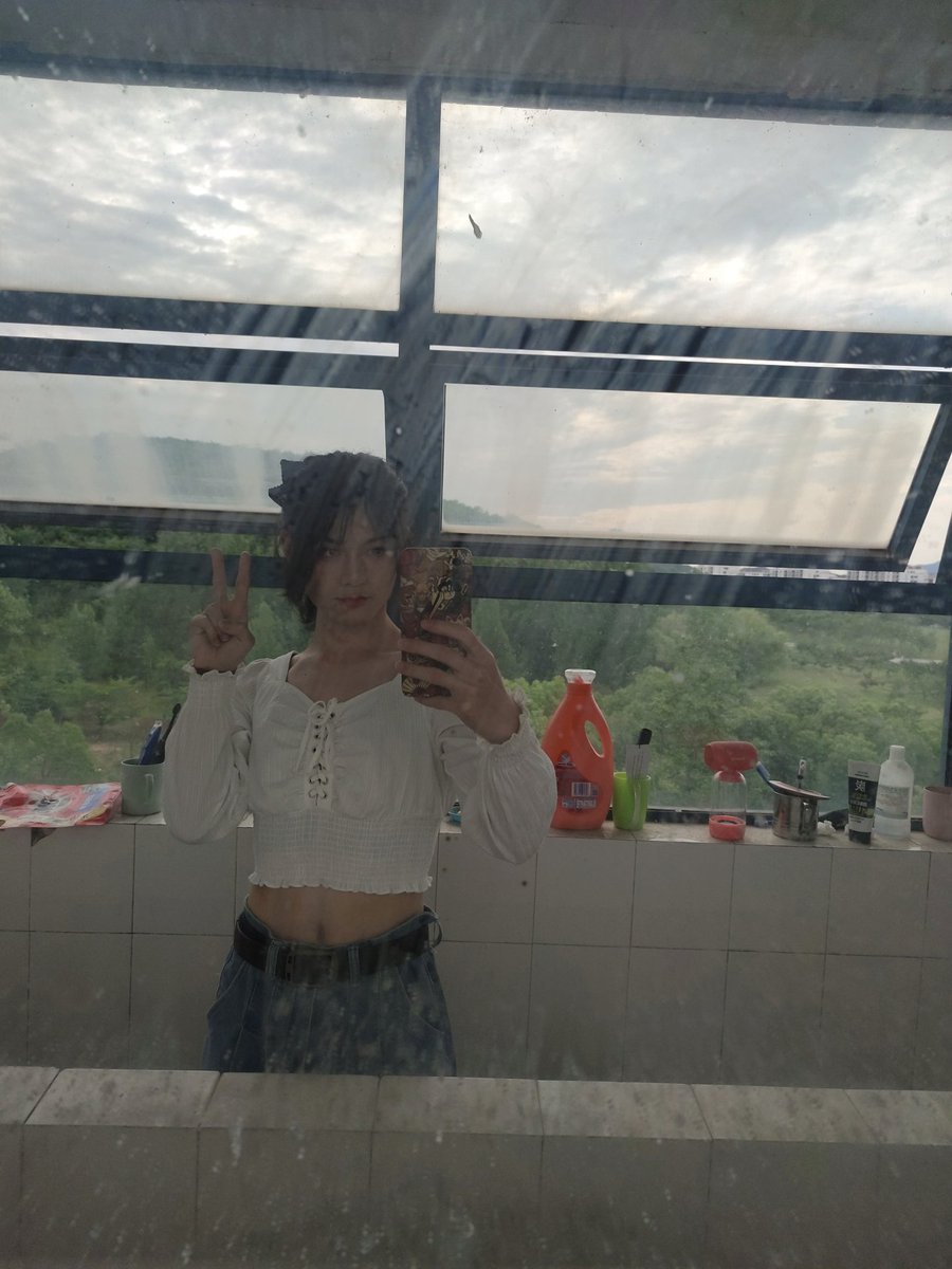 感谢今天晚上陪我伪街的工具人同学，我笑的像个傻子，但是看上去很自然所以还是发出来吧哈哈哈哈 #伪娘 #女装子 https://t.co/mOwMdrS1r0