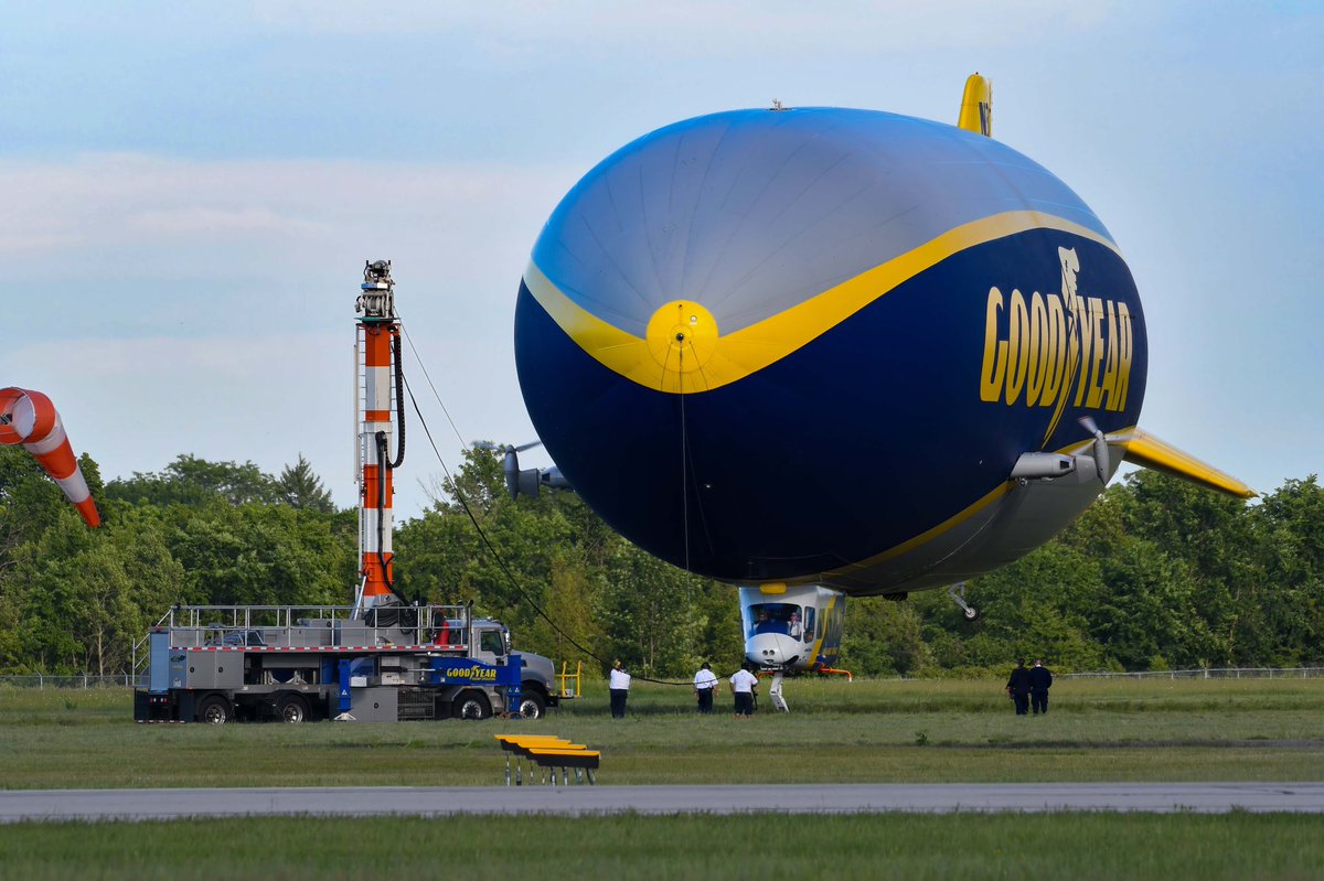 AndrewLeslie007's tweet photo. @OshExecAirport @oshawacity @GoodyearBlimp @RBCCanadianOpen https://t.co/r00fklHfzJ