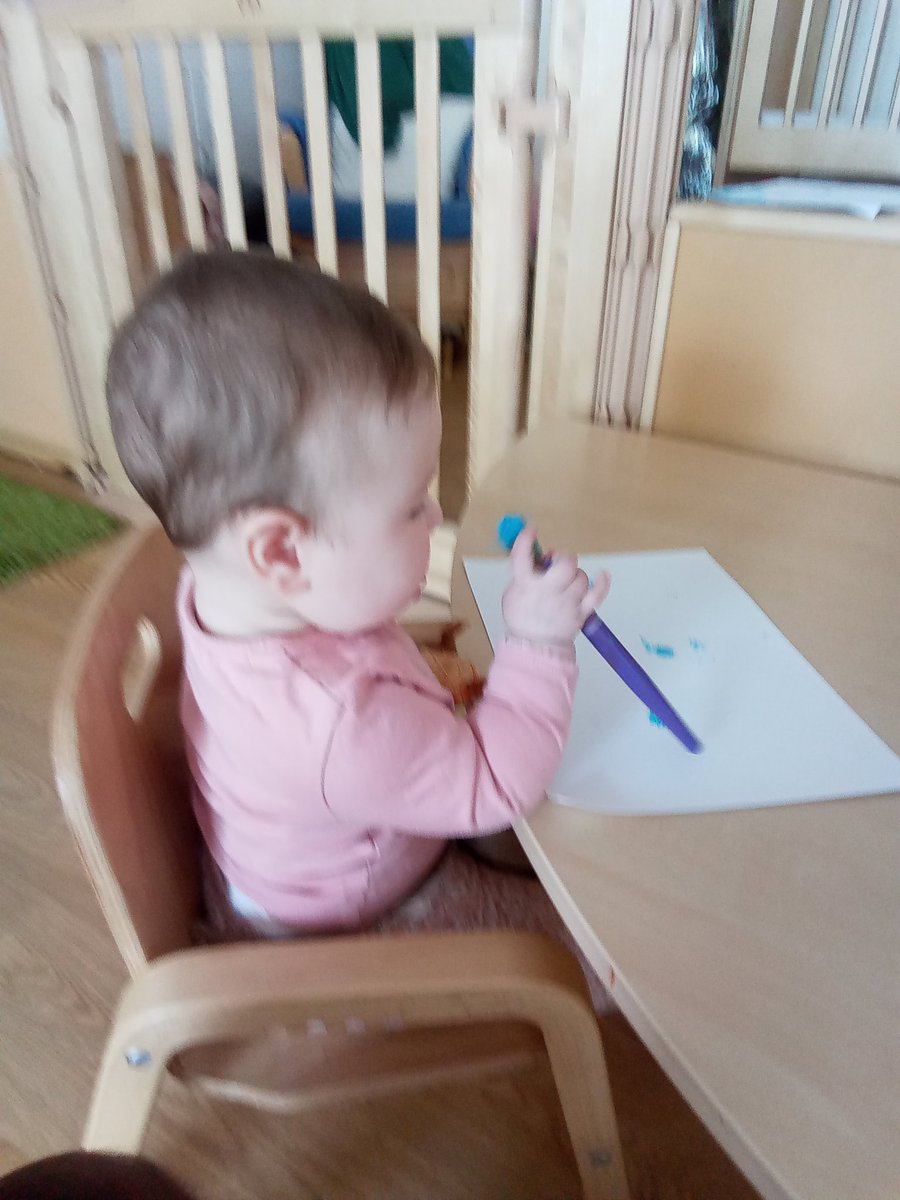 AshbridgeMaxy's tweet photo. Early mark making painting with the sea creatures in Snowdrops today #Printing #Seacreatures #Exploringcolour https://t.co/gzuWHtm4fx