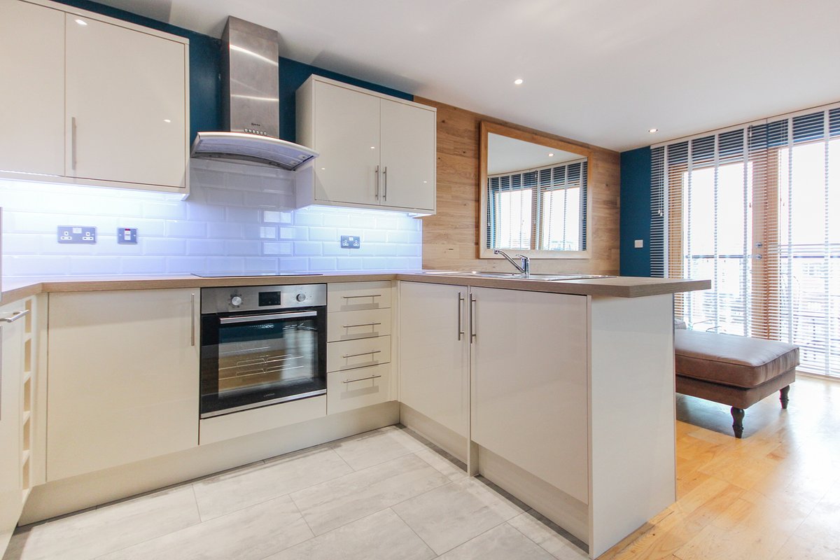 Redbrickmatt's tweet image. ⏳NOW LIVE ⌛️

✨Magellan House, City Centre✨
🗓 05/08/2022
💵 £1095.00 pcm

🏡 Two Bedroom Two Bathroom Apartment
🏡 Open Plan Living And Kitchen Area
🏡 Balcony Looking Over Leeds Docks
🏡 Furnished
🏡 Professionals And Post Grads

Full Details Here - bit.ly/MagellanHse