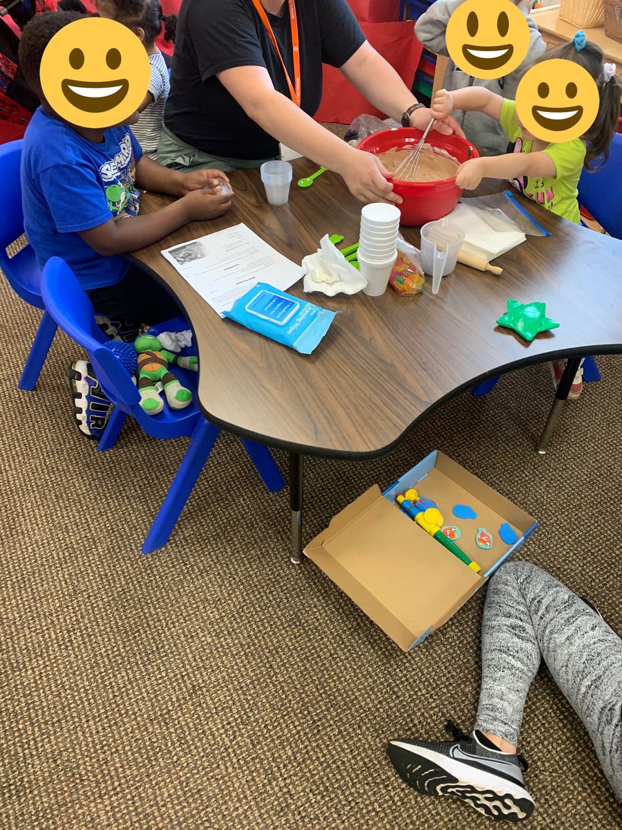 mskeating_wcs's tweet photo. Lots of hands - on learning happening at the Extended Enrichment Program! Mixing, measuring, and making “dirt” cups 🤩 @warrenschools @MesaMorlan @missprater_ https://t.co/MQaOFdlwHX