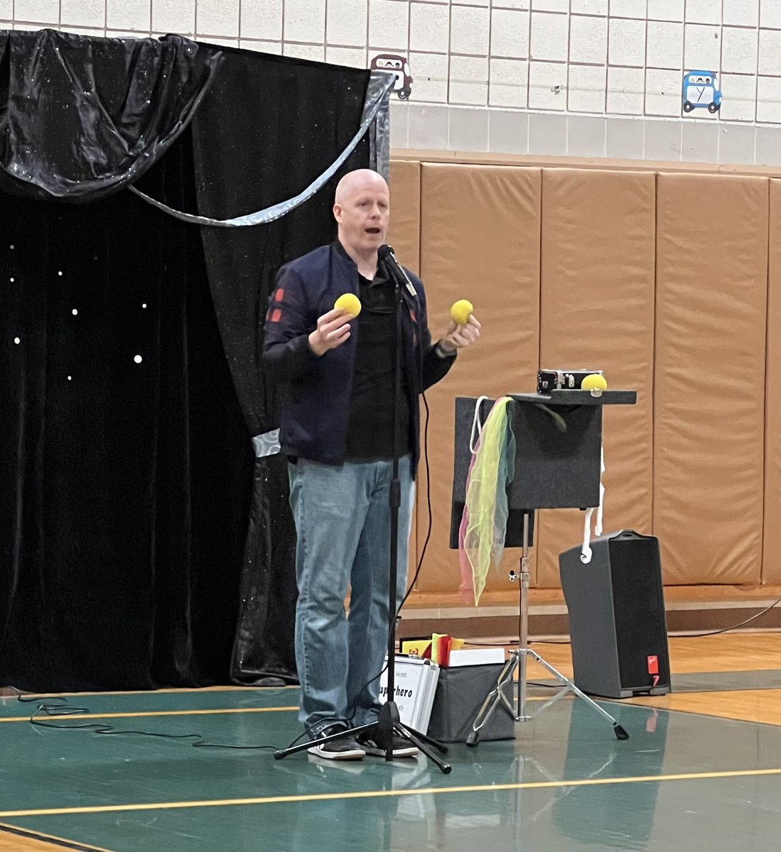strublesnippets's tweet photo. Thanks @eddyray for making our last day of school MAGICAL!! @Hampton_Talbots https://t.co/tdccD9DKvd