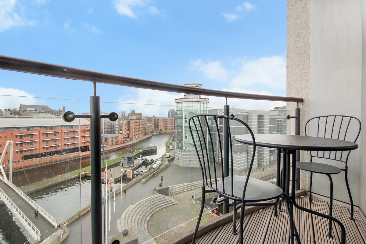 Redbrickmatt's tweet image. ⏳NOW LIVE ⌛️

✨Magellan House, City Centre✨
🗓 05/08/2022
💵 £1095.00 pcm

🏡 Two Bedroom Two Bathroom Apartment
🏡 Open Plan Living And Kitchen Area
🏡 Balcony Looking Over Leeds Docks
🏡 Furnished
🏡 Professionals And Post Grads

Full Details Here - bit.ly/MagellanHse