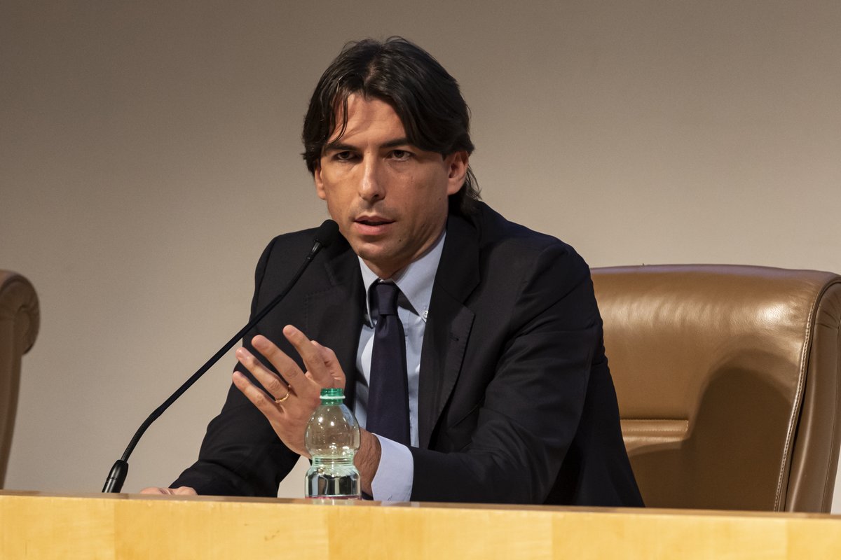 “𝐿’𝑖𝑑𝑒𝑎 𝑑𝑖 𝑐𝑜𝑛𝑠𝑜𝑟𝑧𝑖𝑜 𝑠𝑝𝑜𝑟𝑡𝑖𝑣𝑜 𝑑𝑎𝑙 𝑏𝑟𝑎𝑛𝑑 𝑅𝑜𝑚𝑎 𝑚𝑖 ℎ𝑎 𝑠𝑢𝑏𝑖𝑡𝑜 𝑐𝑜𝑛𝑞𝑢𝑖𝑠𝑡𝑎𝑡𝑜”

bit.ly/3MMQb44

A. Onorato 
𝑨𝒔𝒔.𝑮𝒓𝒂𝒏𝒅𝒊 𝑬𝒗𝒆𝒏𝒕𝒊, 𝑺𝒑𝒐𝒓𝒕 𝒆 𝑻𝒖𝒓𝒊𝒔𝒎𝒐 𝑹𝒐𝒎𝒂

🔴🟡⚫
#RomaSportsNetwork
#InsiemePerRoma