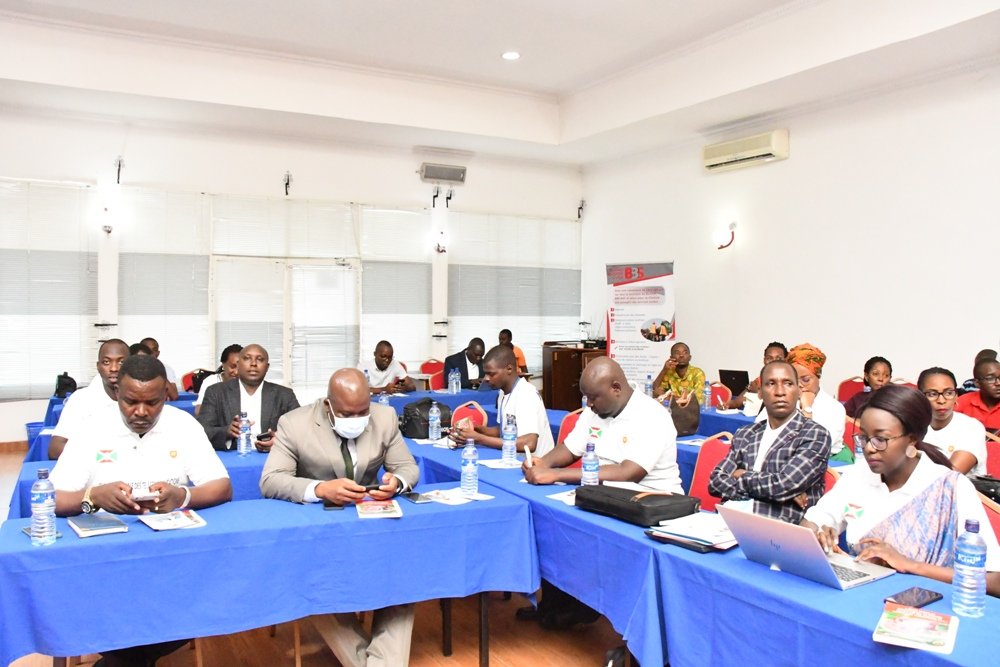 MinCoMedia's tweet photo. 1. Sous le thème:Les technologies numériques au service des personnes âgées et d'un vieillissement en bonne santé,le #Burundi se joint au monde entier pour célébrer ce vendredi la Journée Mondiale des Télécommunications et de la Société de l'information édition 2022
#ITU
#JMTSI https://t.co/SYYwcF1zdO