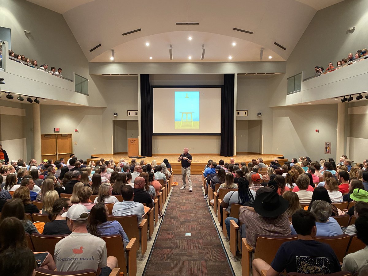 utmartin's tweet image. A full house for SOAR #3!! #beUTMproud #futureskyhawks