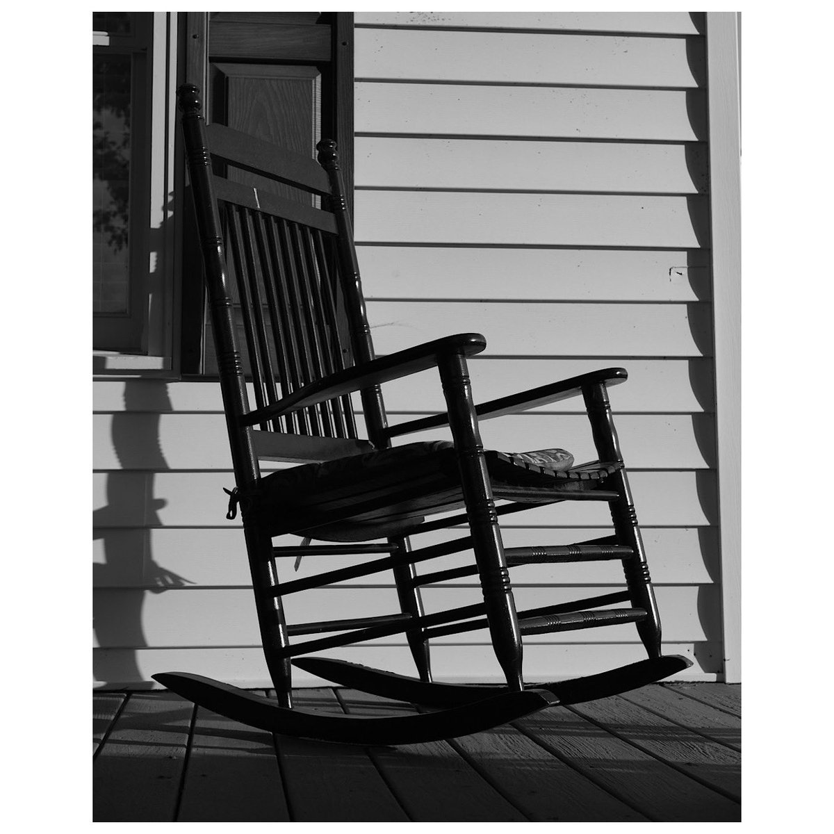 doyle_djd's tweet photo. Waiting 

#fujifilm #blackandwhitephoto #xt30 #35mm #houses #vintage https://t.co/JA2d0sLs0M