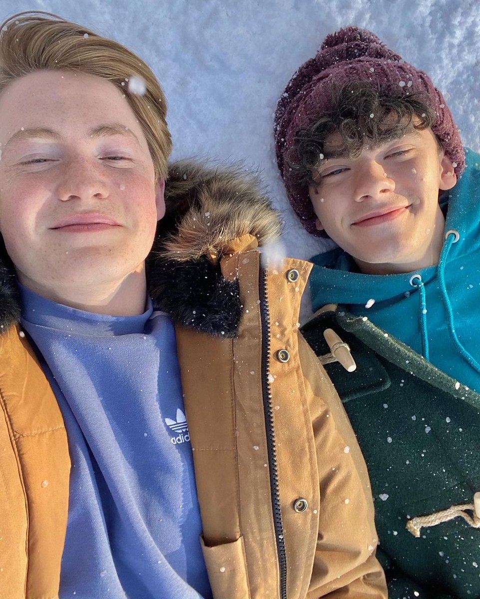 NetflixUK's tweet photo. There's no day like a snow day! 🍂❄️🍂❄️🍂 https://t.co/YGIS6pmkV7