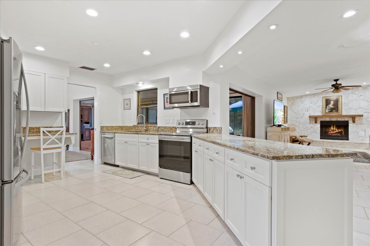 SGC_Homes's tweet photo. 💥 JUST LISTED 💥
-
📍 5774 Timber Lake Dr Sarasota, FL 34243
🔥 Offered at $750,000
-
3 Bedrooms | 2 Bathrooms | 2,675 SQFT
Located in Timber Lake Village in Palm Aire!
-
Contact Molly Higdon for more details!
📲 941.875.1722
💻 molly.higdon@kw.com https://t.co/385TIzT19h