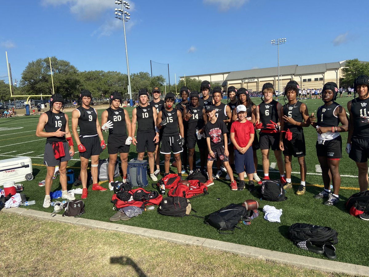 FlxAtx's tweet photo. VR live @vrhsfootball #wsqt https://t.co/7lJx1RRujf