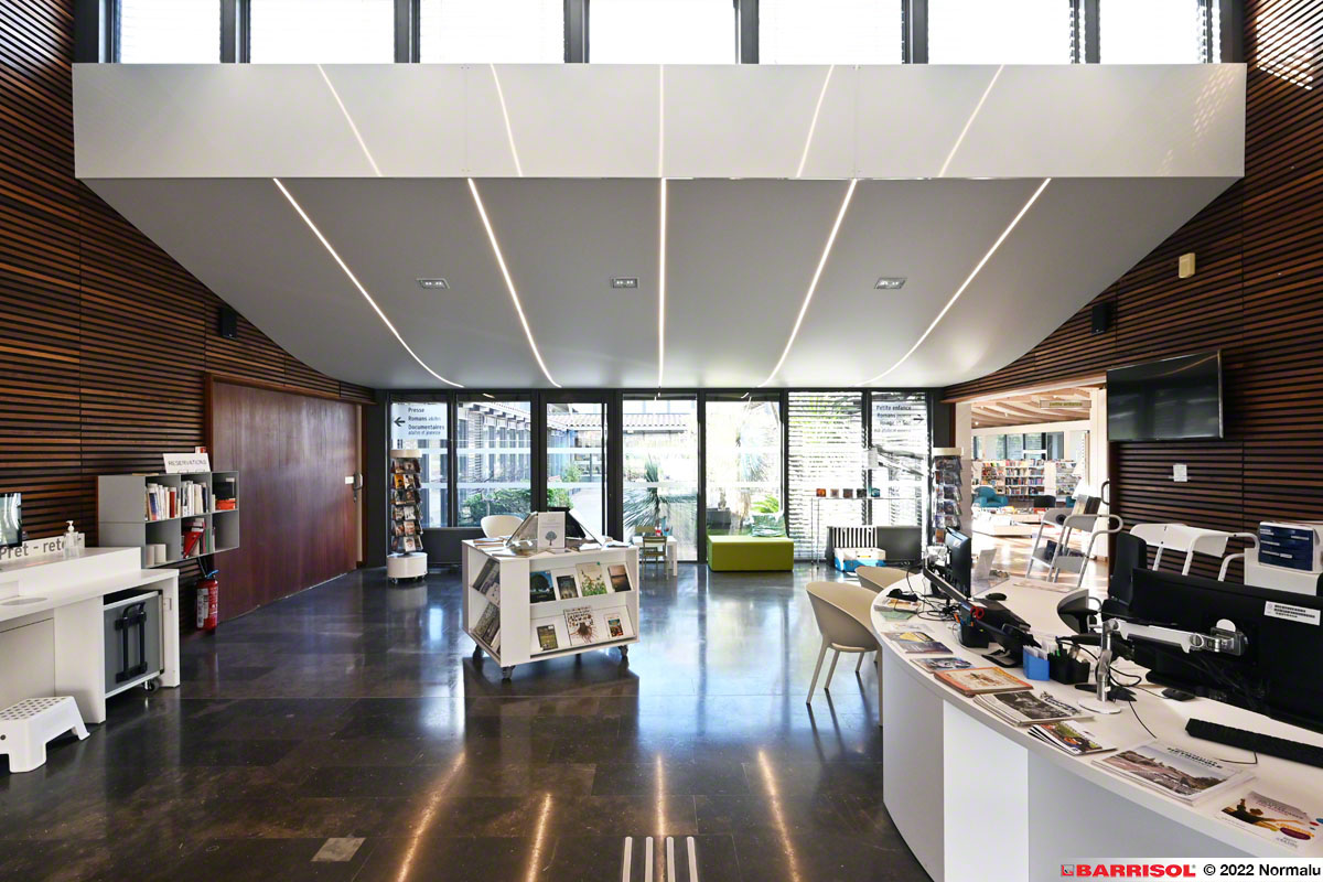 BARRISOL_En's tweet photo. A luminous trip to the centre of the Jules Verne Media Library in Saint Jean de Vedas – France
Original architect: Jean-Luc Lauriol,  Traverses agency
https://t.co/3gHUov8WrC
#barrisolsolution #france #light #lightlines #mediatheque #architecture https://t.co/HvUI20bb2h