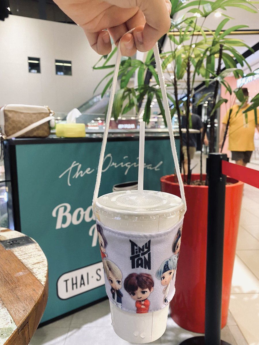lightitupw_BTS's tweet photo. We will be at #BTSV8RSE to give out our cupholder. Limited quantities of  fanpacks available at $6, and other items at $1.50. If you wish to reserve them, drop us a DM. We’ll see you guys there! 

📅  12 June, Sunday
⏰ 2pm to 4pm
📍 Mosanco Enchanted Cafe
      (The Rainforest) https://t.co/wv2v2KnHTK
