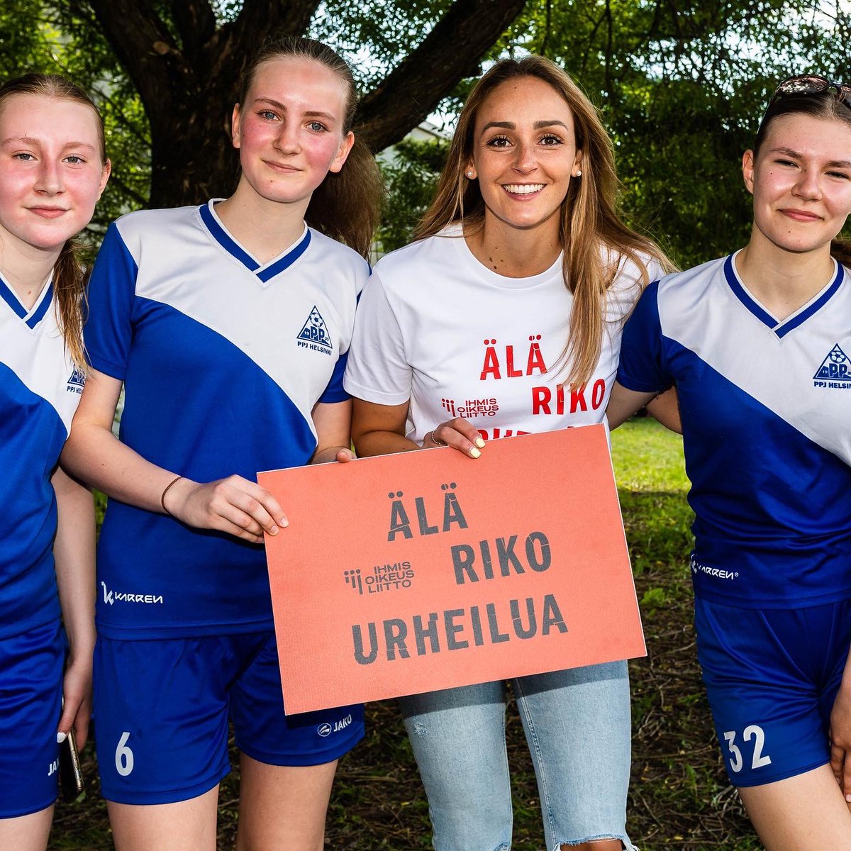 Human rights belong at the heart of sports. I was happy to meet so many young players yesterday🥰 Thank you @ihmisoikeus you are making great actions towards endind the discrimination in sports👏🏽 

#ÄläRikoUrheilua #StadiCup