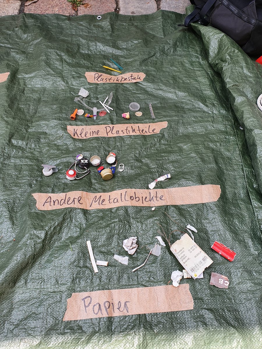 Sehr ähnliche Funde hatten wir an der Spree beim Thementag #PlastikinderUmwelt. Dort haben wir für das Projekt #PlasticPirates mit Grundschüler*innen an einem kleinen Uferabschnitt Müll gesammelt. 
#Plastikmüll #Zigarettenstummel 
plastic-pirates.eu