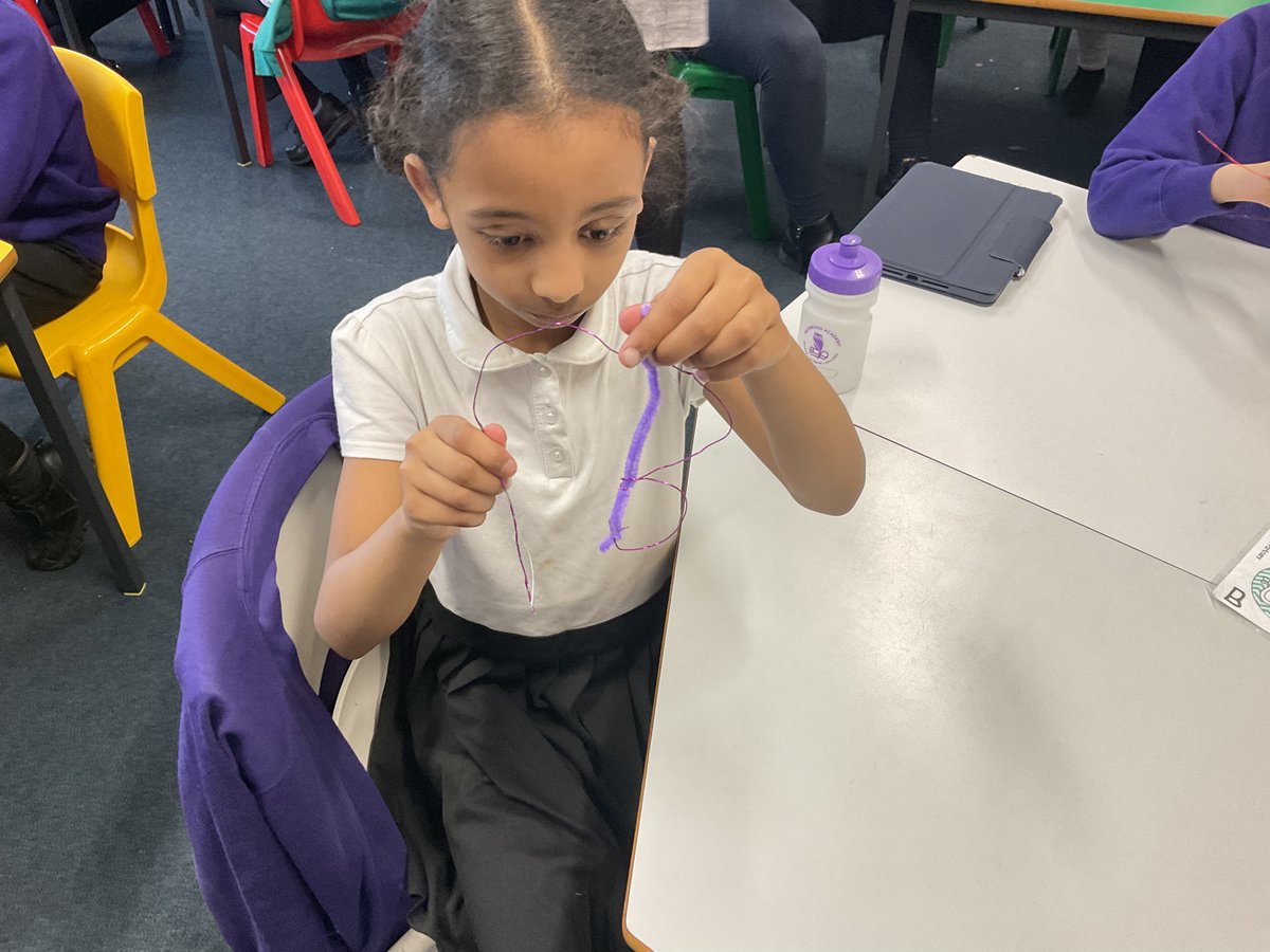 MrsNash_HT's tweet photo. Citrine @Richmond_HT have finished their art unit of work with wire sculpture. They had to be #creative, #aproblemsolver and #resilient to complete their butterflies. They are very proud of their work and were #expertlearners. #inspirecurriculum https://t.co/Go623E3SPu