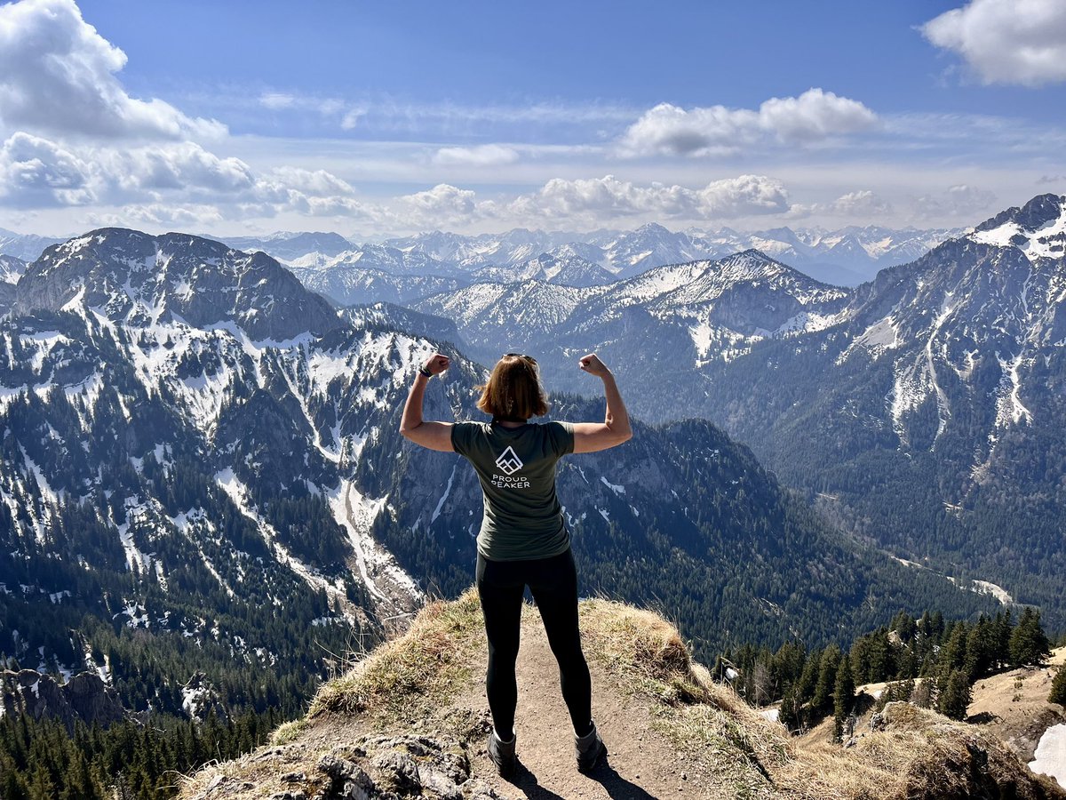 "Flexing with a view of the snowy
Alps on the summit of
Branderschrofen, Fuessen,
Germany" — Sandra 💪🏔

#MPC #MPC2022
#FlexFriday
#MyPeakChallenge
#SamHeughan