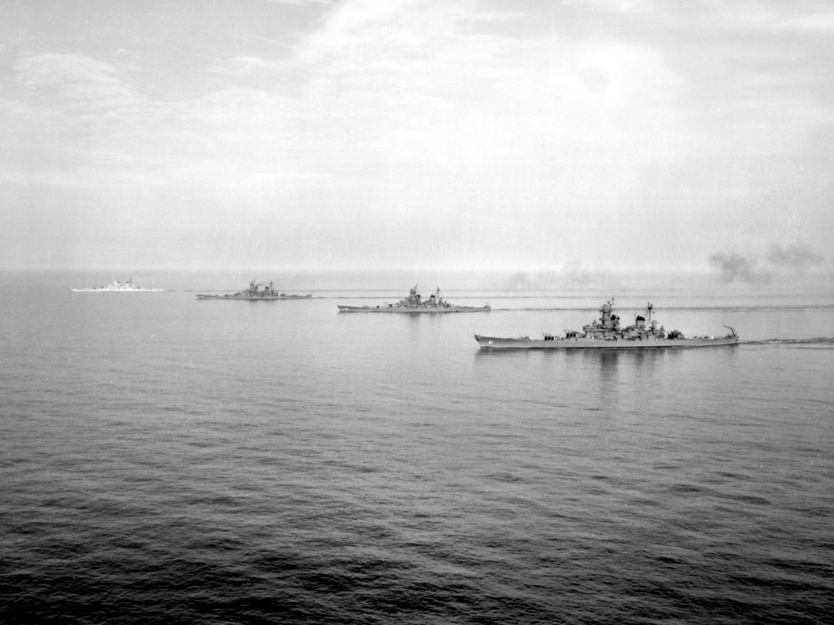 USAS_WW1's tweet image. Iowa, New Jersey, Missouri, and Wisconsin, the four Iowa-class battleships, operated together ONLY once June 7, 1954, so post-#KoreanWar, off the Virginia Capes (top row). Official U.S. Navy Photographs / National Archives. #USNavy #ships #WW2