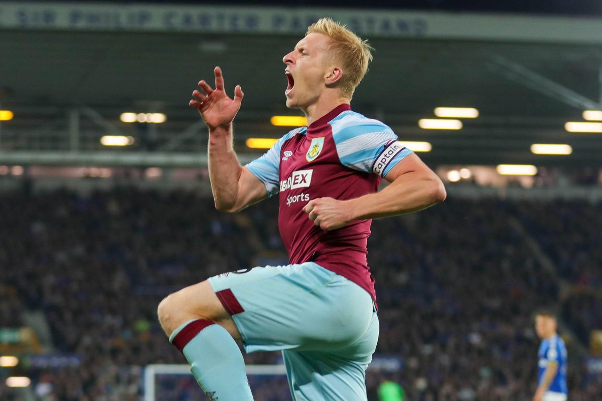 TheBurnleyWay's tweet photo. A club legend, thank you for everything skipper 👏

#TwitterClarets https://t.co/Kq31e48WfD