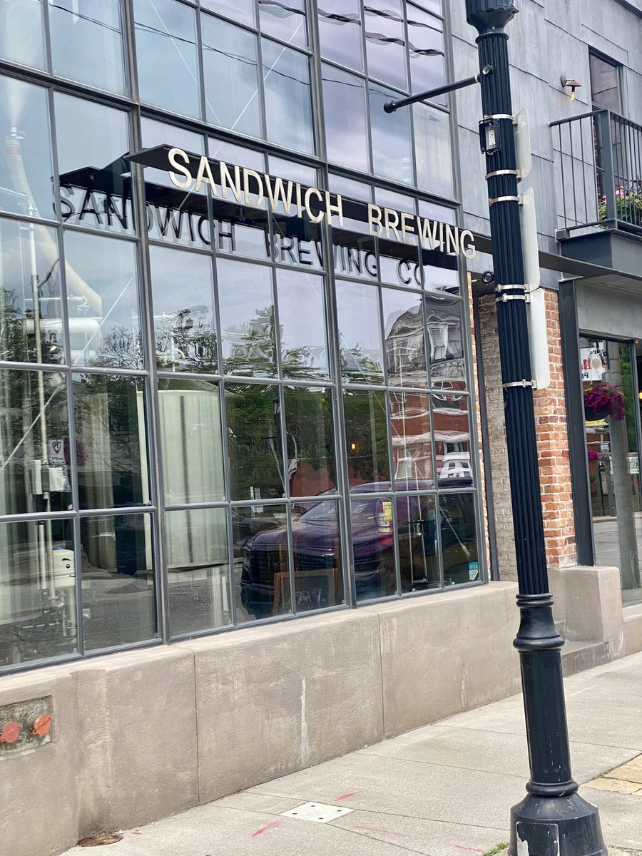 UltimateOntario's tweet photo. If you’re a beer lover in this province, you need to add @SandwichBrewing, in Windsor, to your bucket list. 

Literally every beer we tried there was exceptional. Consider us new fans! 

🍻 🇨🇦 ❤️ 

@TWEPI #DiscoverYQG https://t.co/5OcLzPBeQc