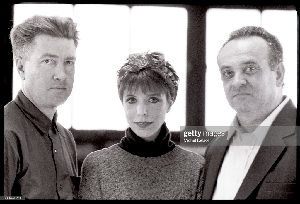 GettyVIP's tweet photo. Singer #JuleeCruise and #DavidLynch collaborator has died at the age of 65, best known for singing #Falling which was used for the theme for the TV Series #Twin Peaks 📸: CBS Photo Archive + Michael Linssen + @Atzoey + Michel Delsol. #GettyVIP #music #singer https://t.co/bb0iR2UAI4