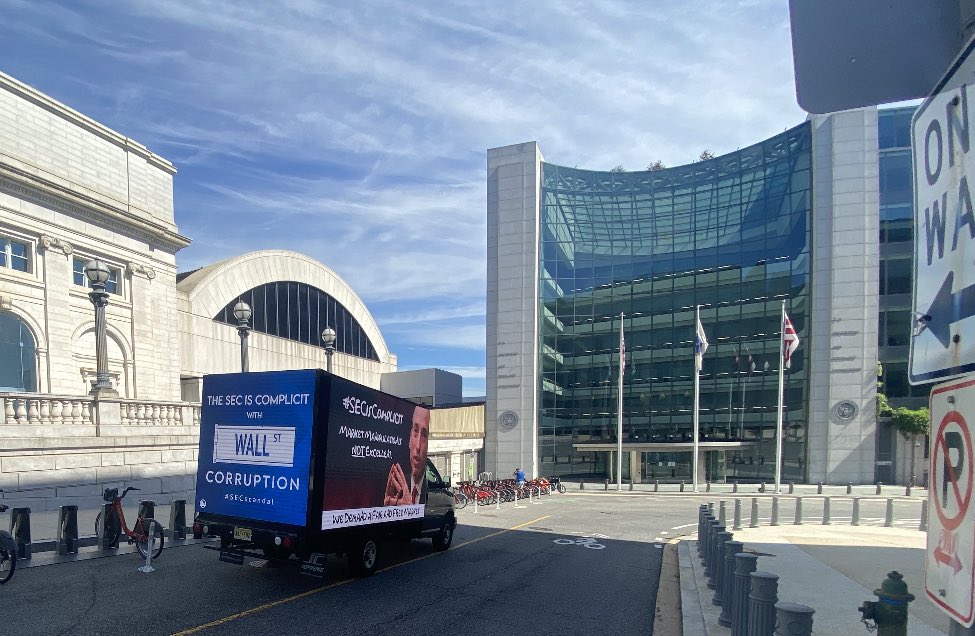 KatStryker111's tweet photo. $AMC 🔥Washington DC Mobile Billboard🔥#SECisComplicit #SEC #SecSCANDAL #CitadelScandal https://t.co/yUkhMu5ltP